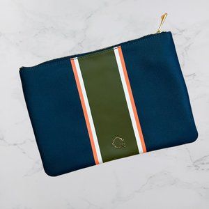 Adorable NWOT C. Wonder Clutch